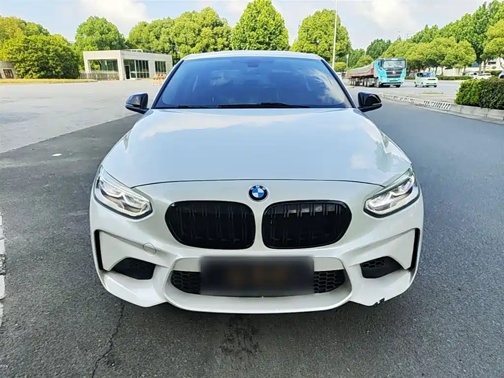 BMW 1 Series 2018 Facelift 118i Sport фото 3