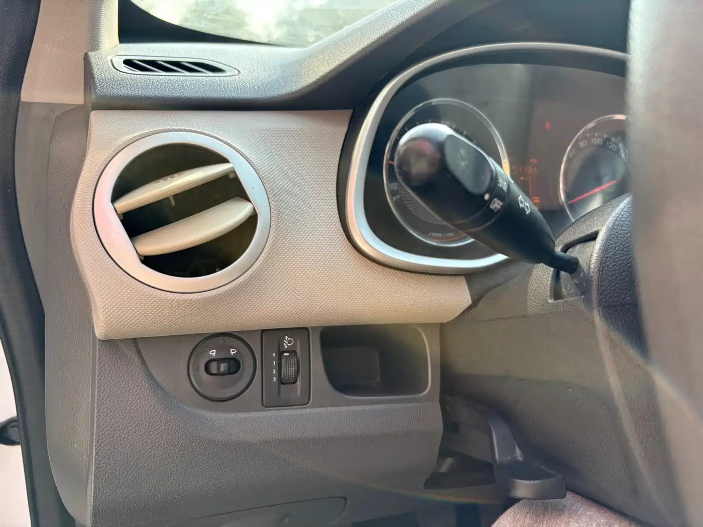 Chevrolet Sail 2015 Sail 3 1.5L Manual Ideal Sunroof Edition фото 14