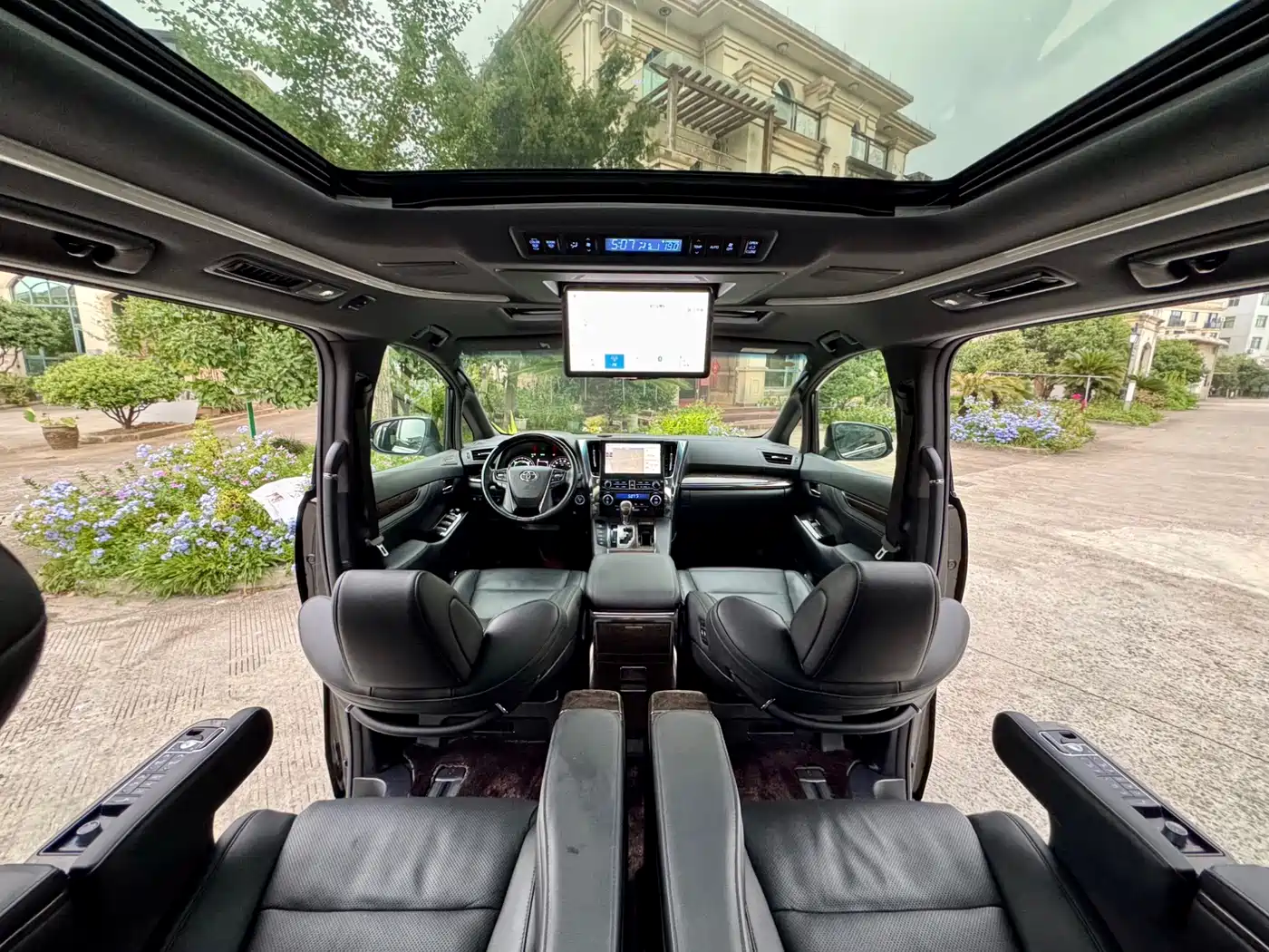 Toyota Vellfire 2023 Crown Hybrid 2.5L HV Premium фото 18
