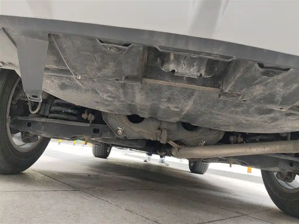 Toyota RAV4 Rongfang 2015 2.0L CVT 2WD Trend Edition фото 25