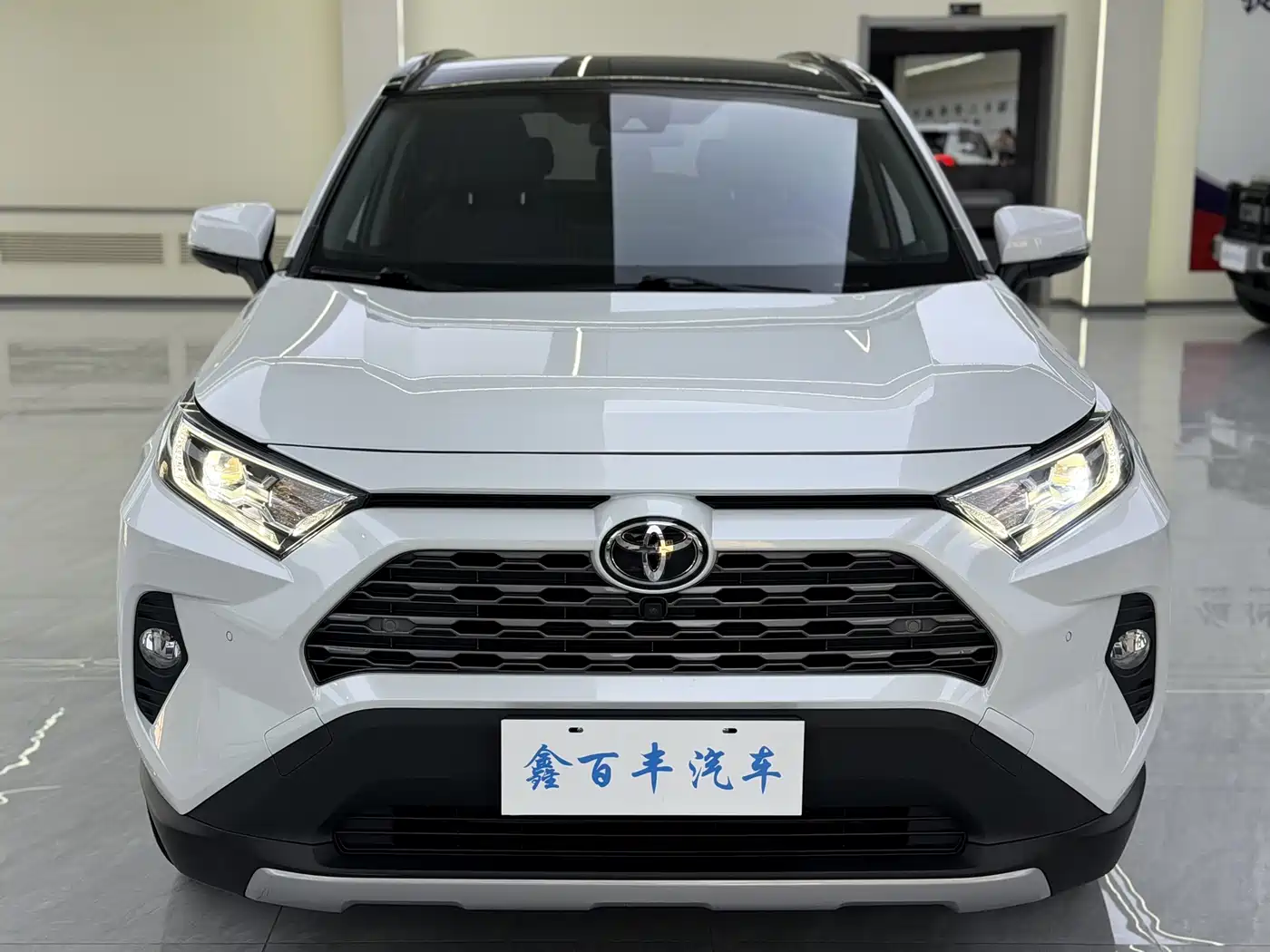 Toyota RAV4 Rongfang 2022 2.0L CVT 2WD Premium Edition фото 2