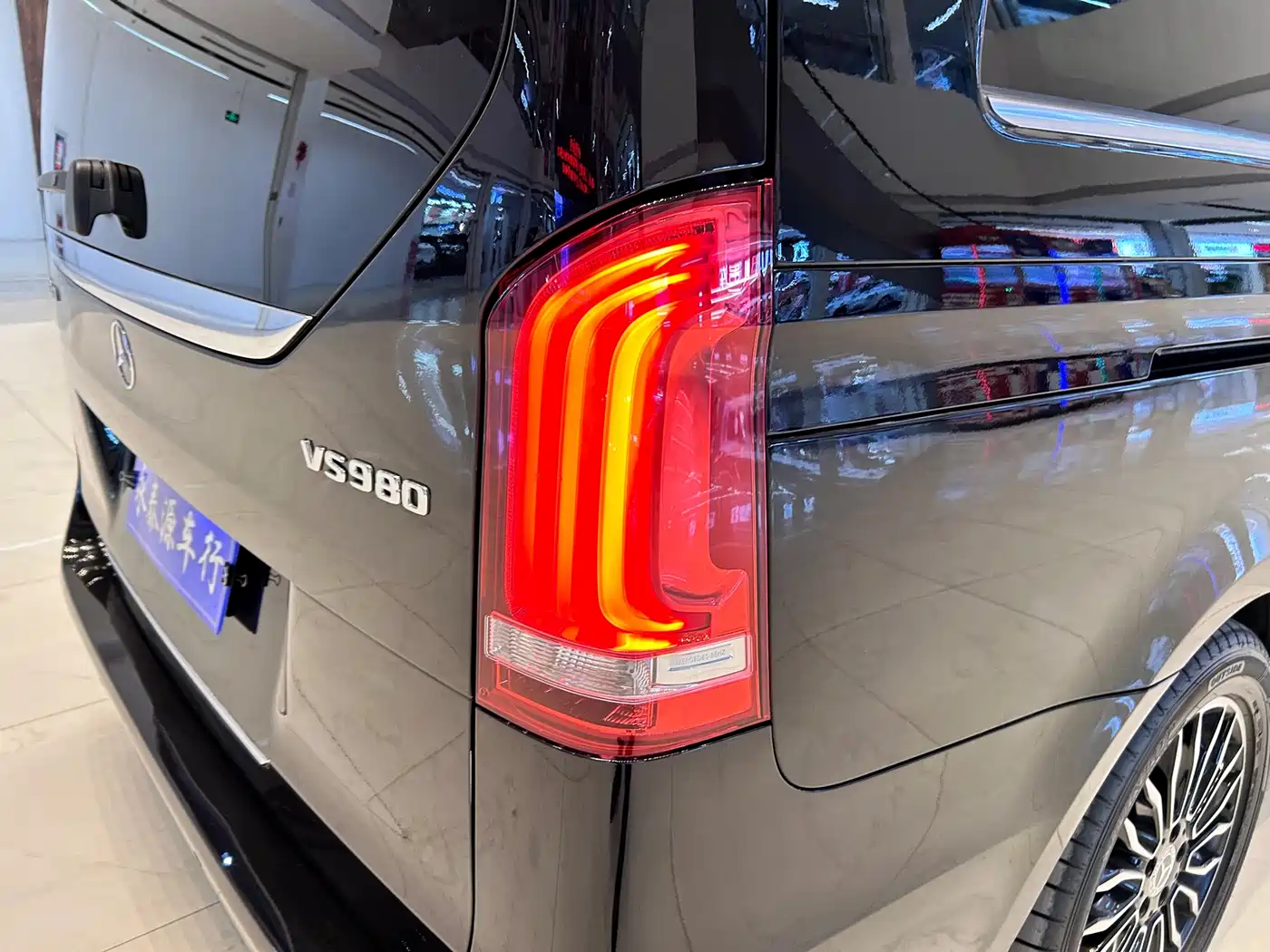 Mercedes-Benz V-Class 2018 V 260 L Premium Long Wheelbase Edition China VI фото 9