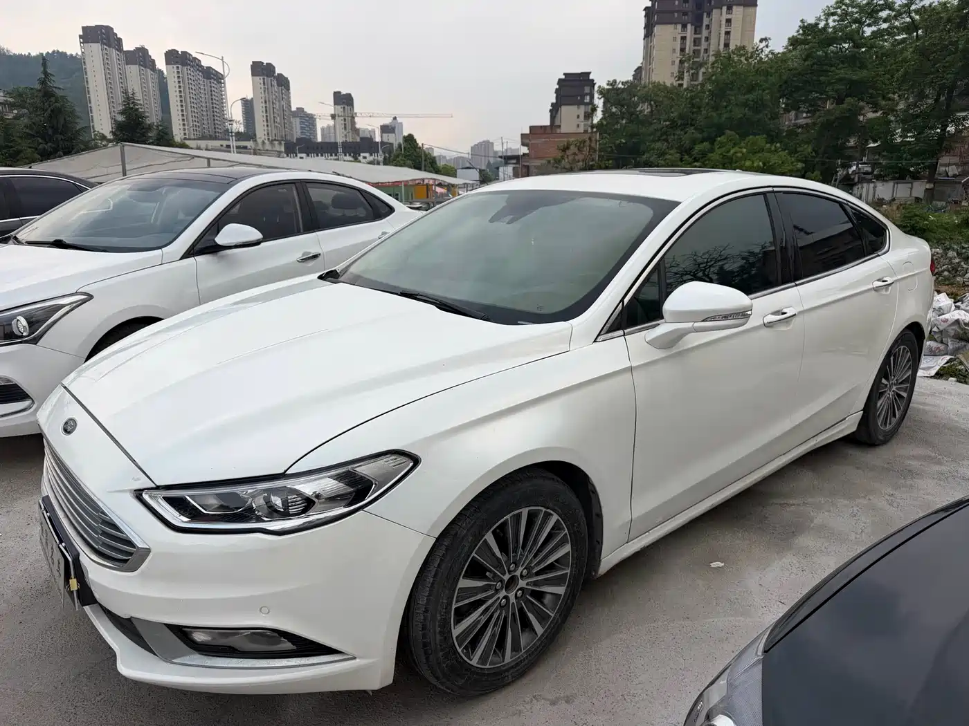 Photo 1 - Ford Mondeo