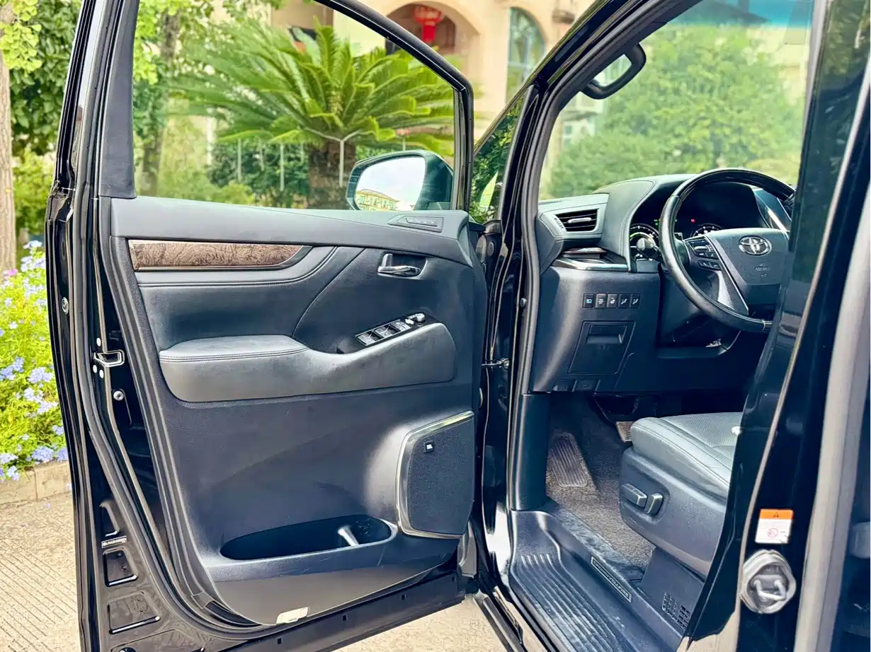 Toyota Vellfire 2023 Crown Hybrid 2.5L HV Premium фото 5