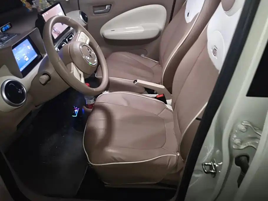 Wuling Motors Hongguang MINIEV 2026 2025 4-Door Advanced