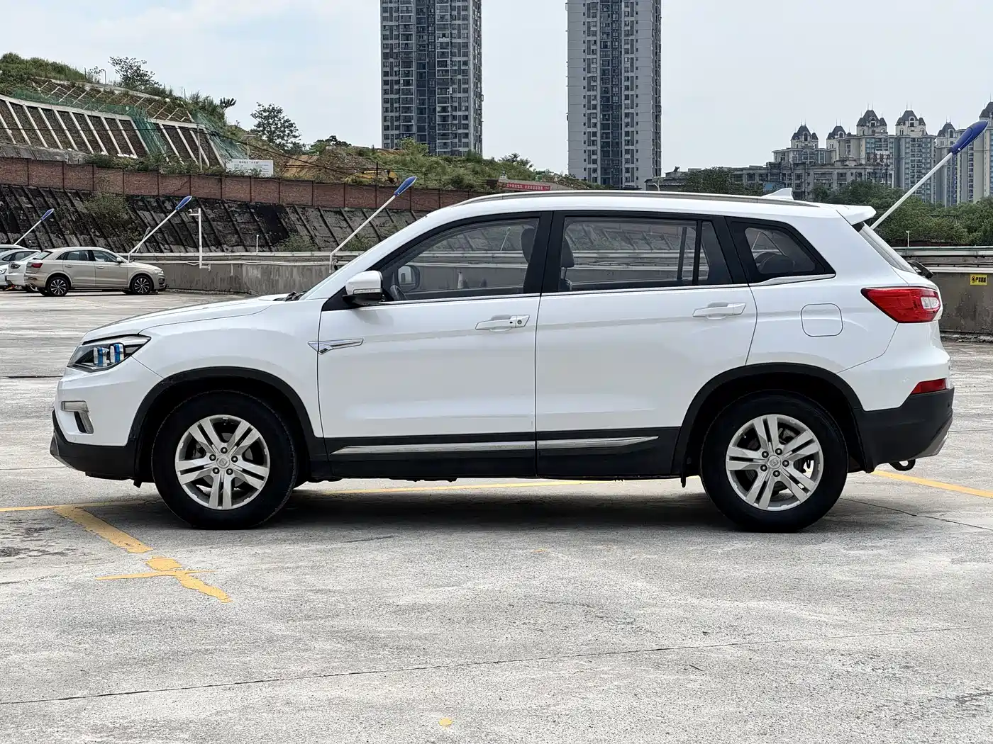 Фото 8 - Changan CS75