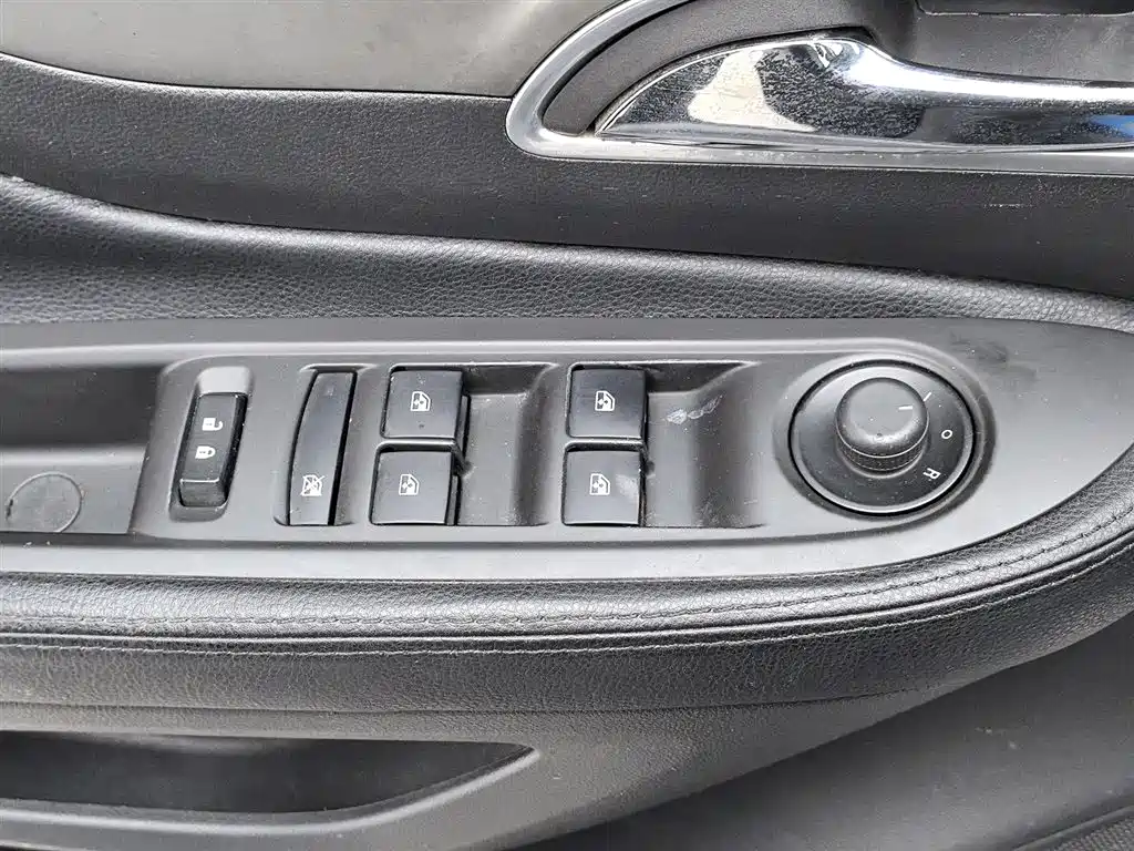 Buick Encore 2015 1.4T Automatic 2WD Urban Elite фото 9