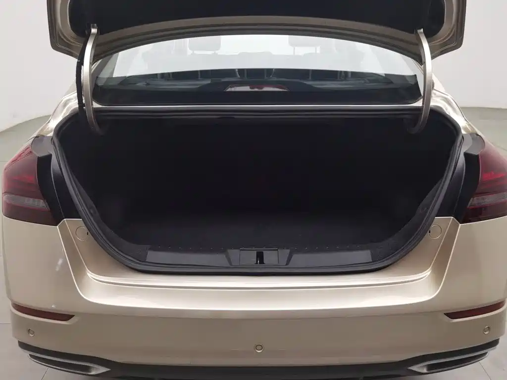 Фото 16 - Geely Emgrand