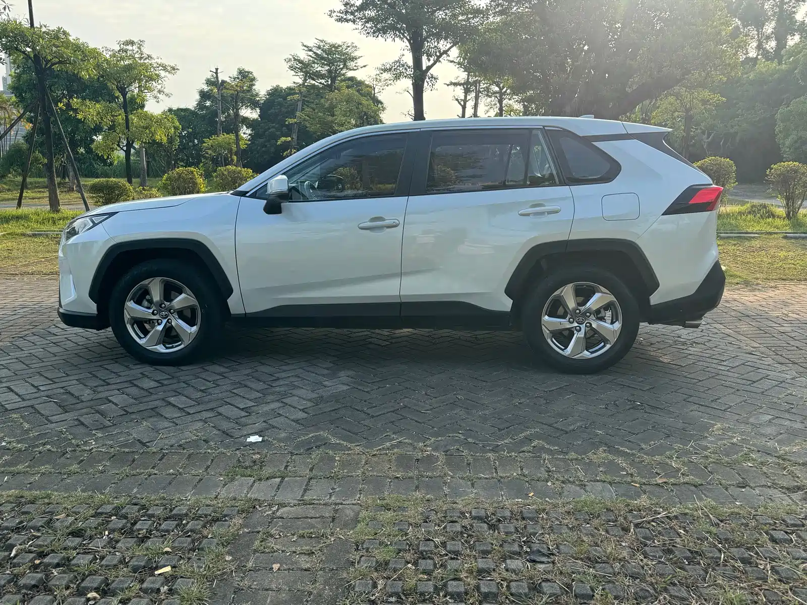 Фото 3 - Toyota RAV4