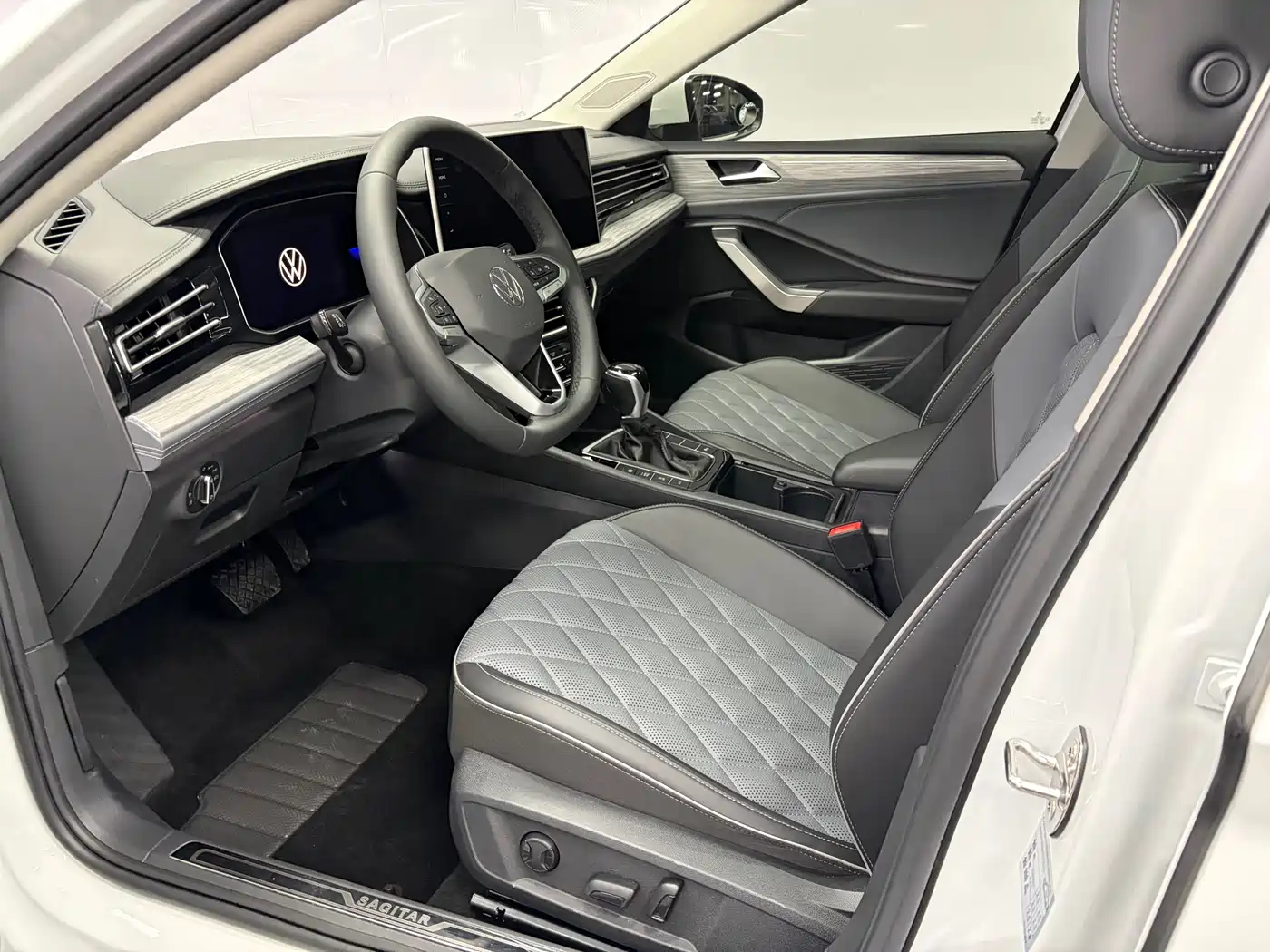 Volkswagen Sagitar 2023 280TSI DSG Excellence Plus Edition фото 6