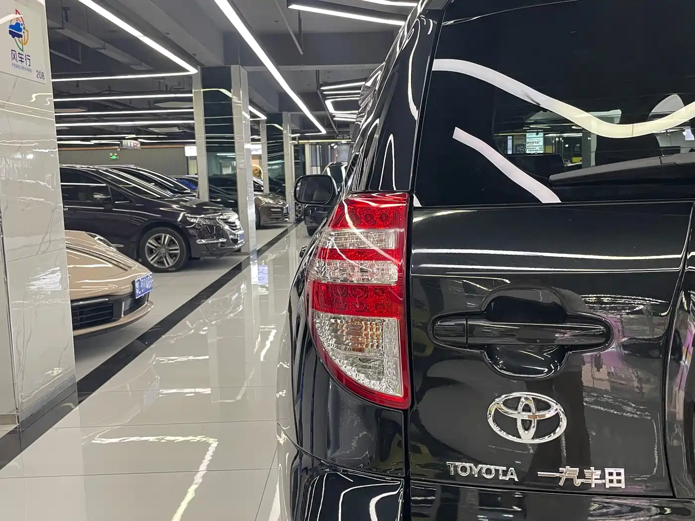 Toyota RAV4 Rongfang 2009 2.0L Automatic Classic Edition фото 37