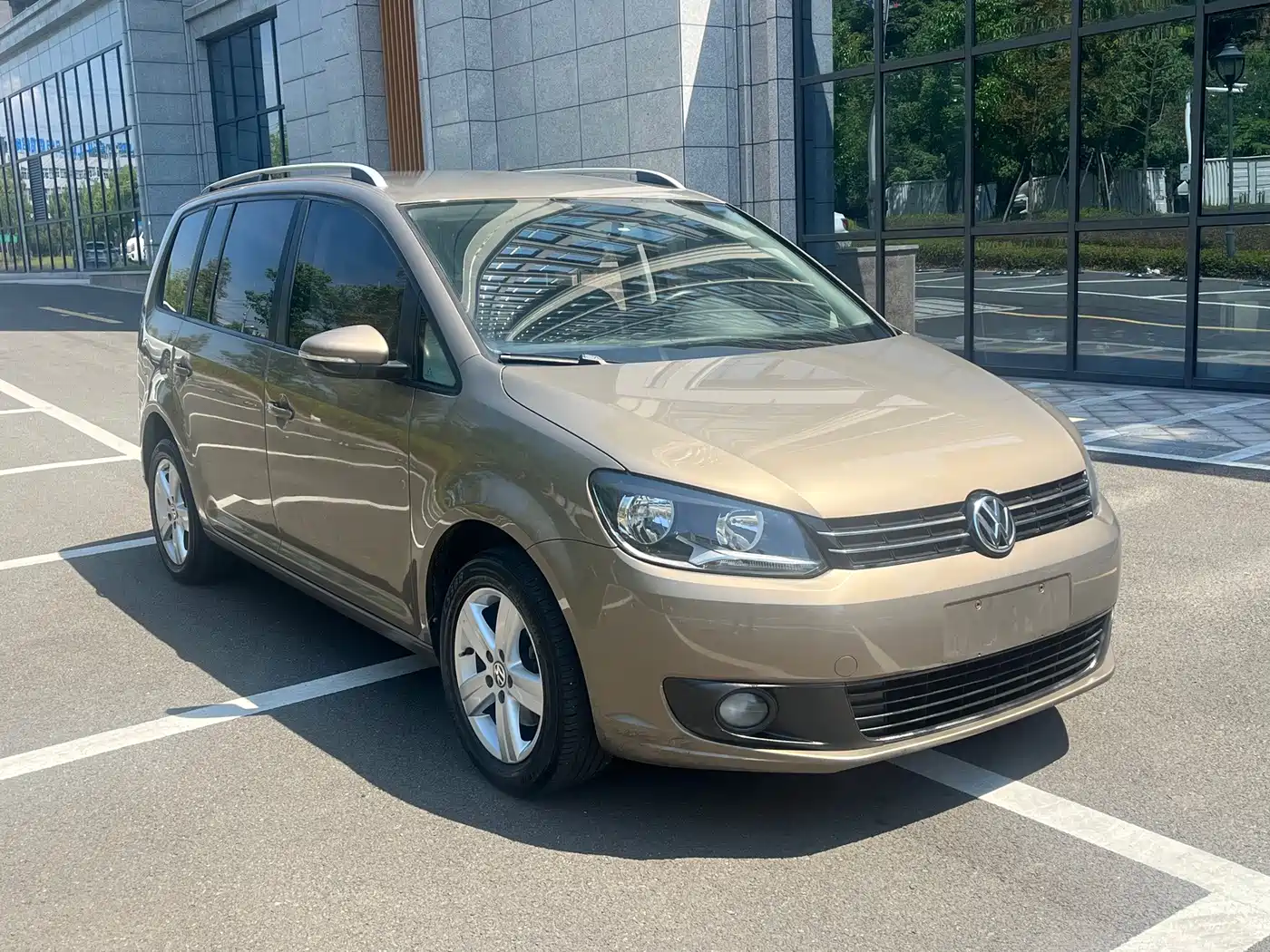 Фото 3 - Volkswagen Touran