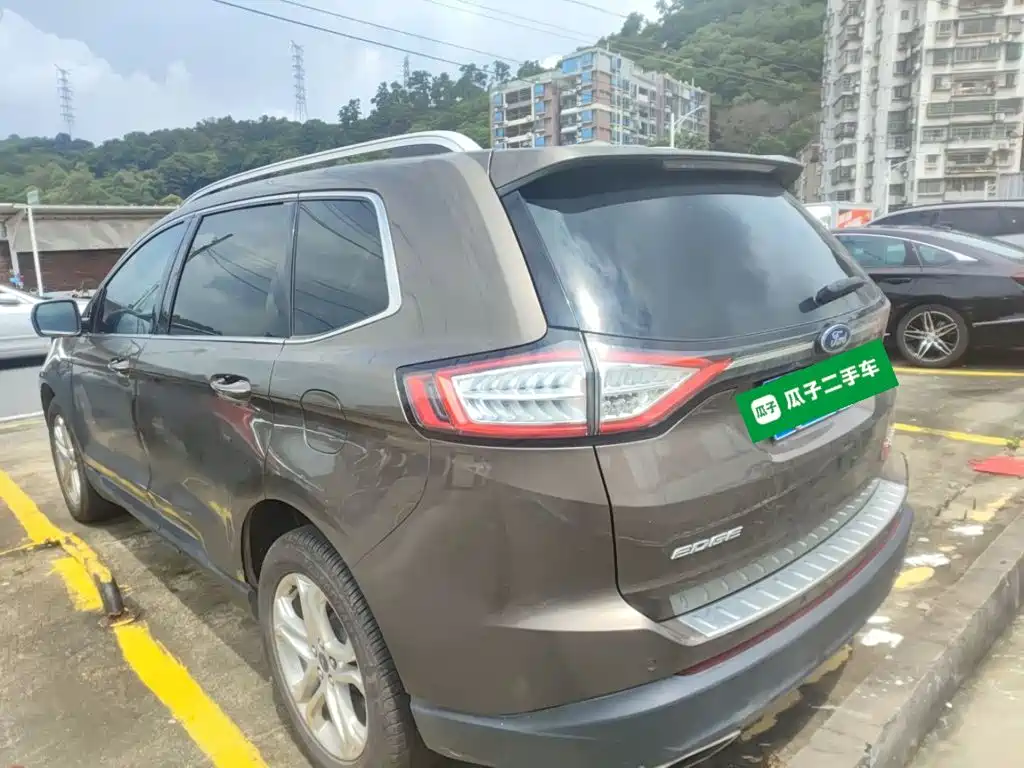 Фото 25 - Ford Edge