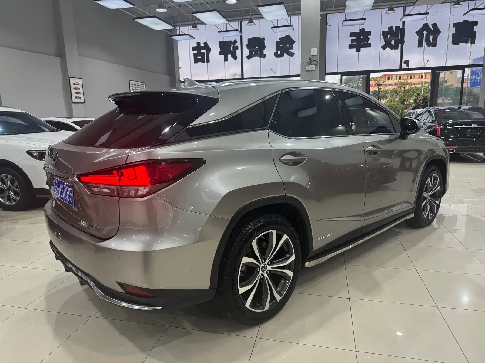 Фото 5 - Lexus RX