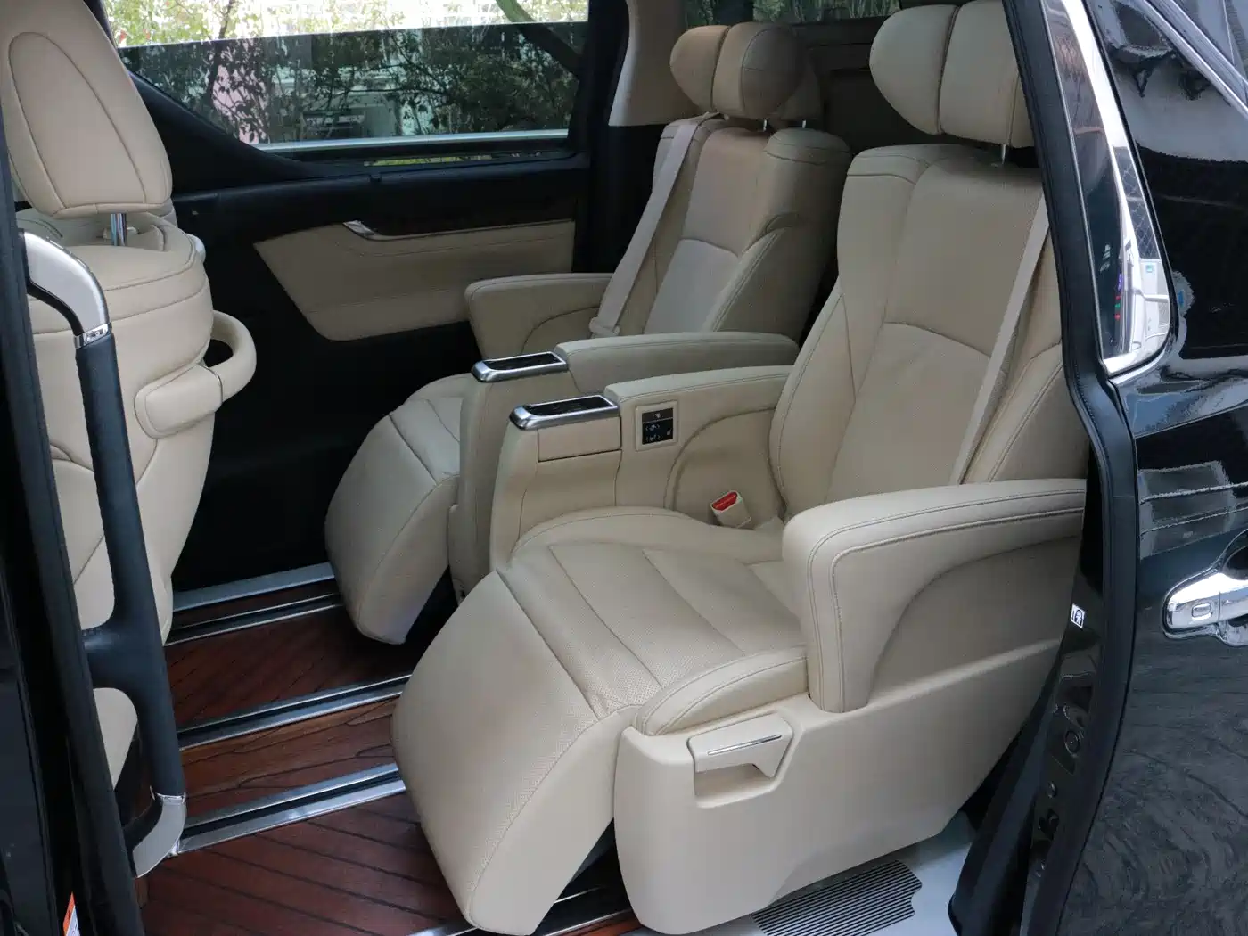 Toyota Alphard 2021 Hybrid 2.5L Luxury фото 7
