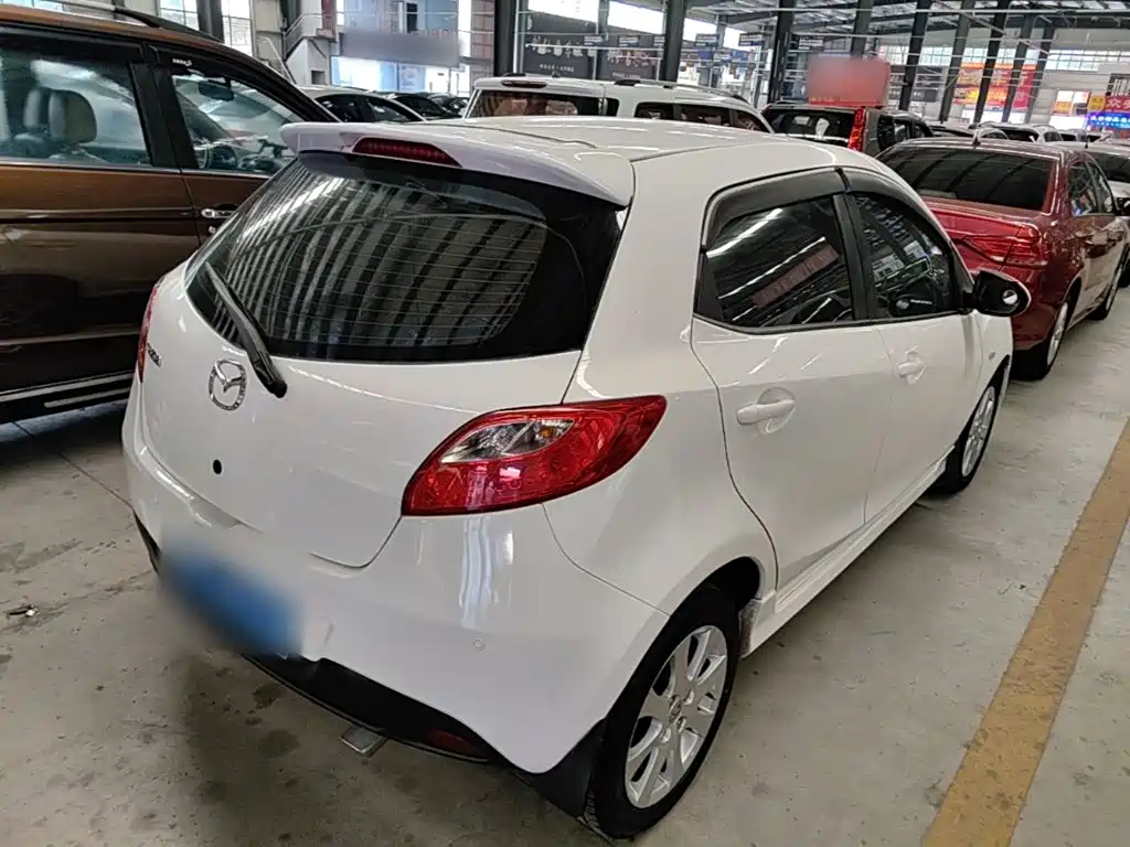 Фото 7 - Mazda 2