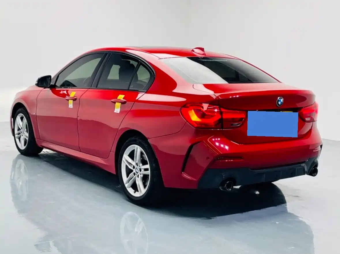 BMW 1 Series 2021 120i M Sport Shadow Edition фото 4