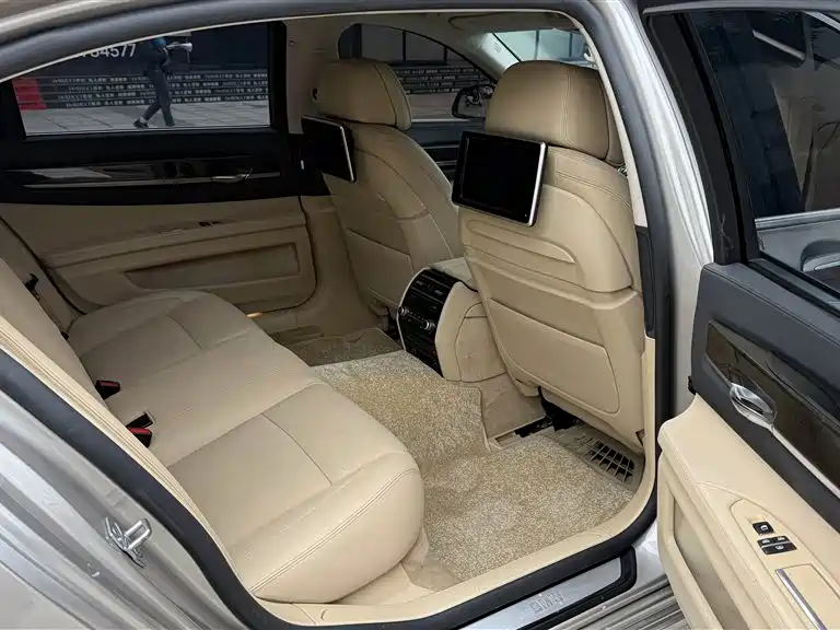 BMW 7 Series 2013 Model 740Li Leading фото 16