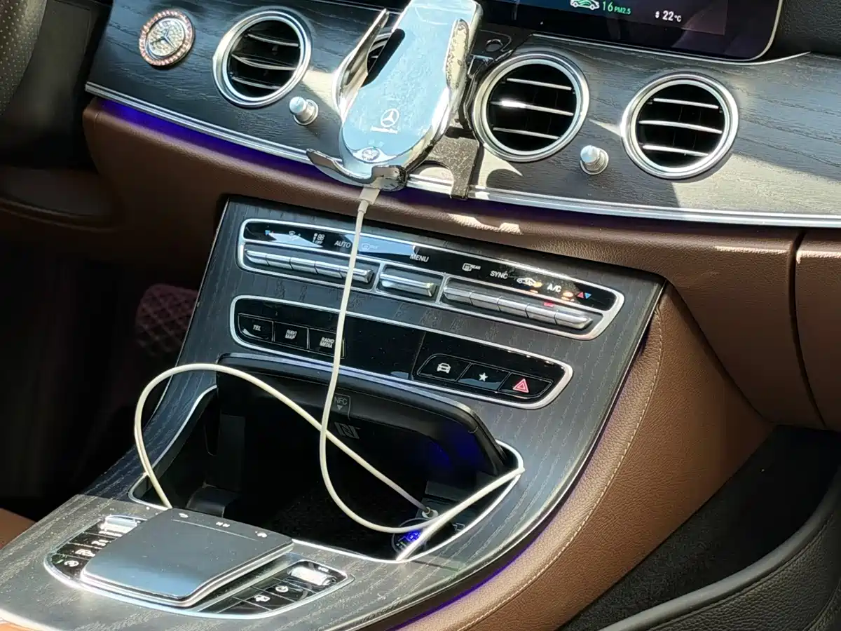 Фото 14 - Mercedes-Benz E-Class