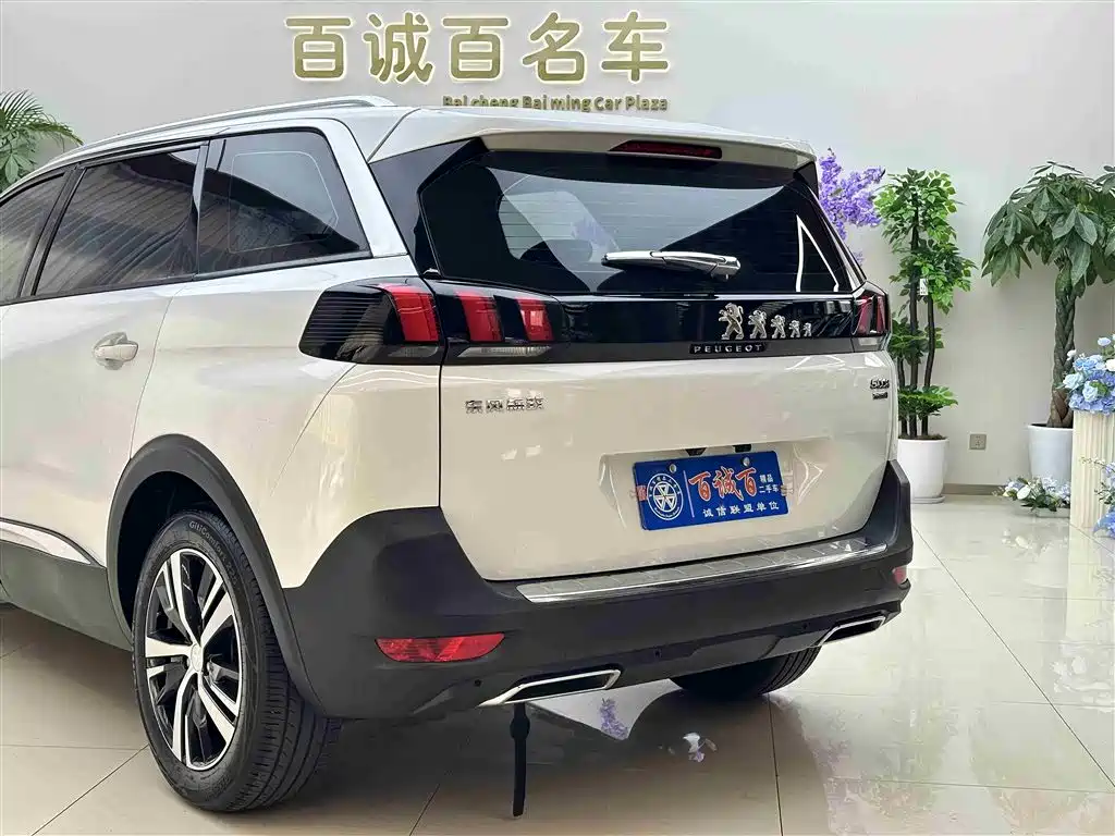 PEUGEOT 5008