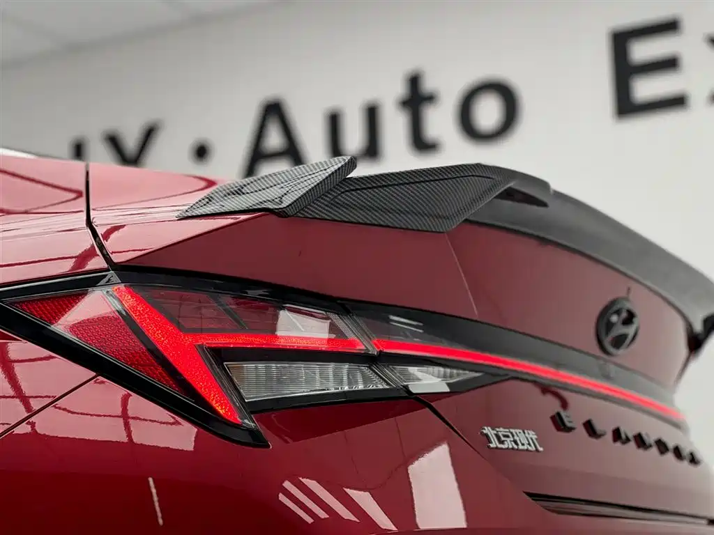 Hyundai Elantra 2022 1.5L CVT LUX Premium Edition фото 13