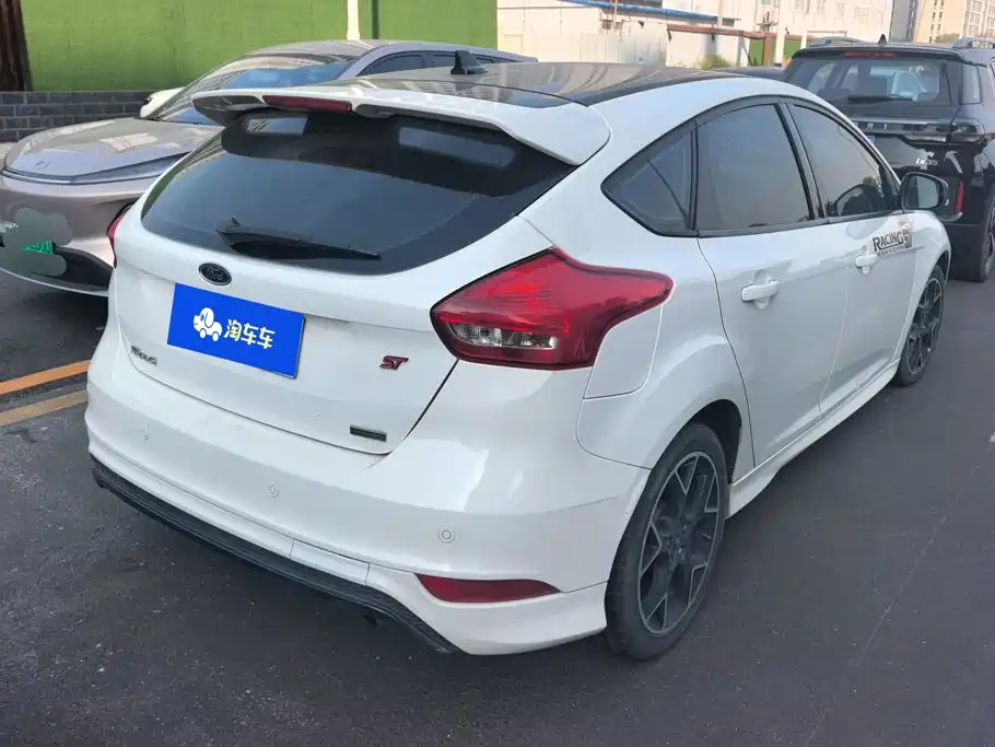 Фото 3 - Ford Focus