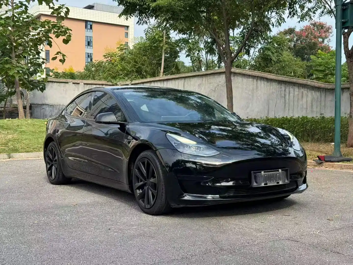 Фото 2 - Tesla Model 3