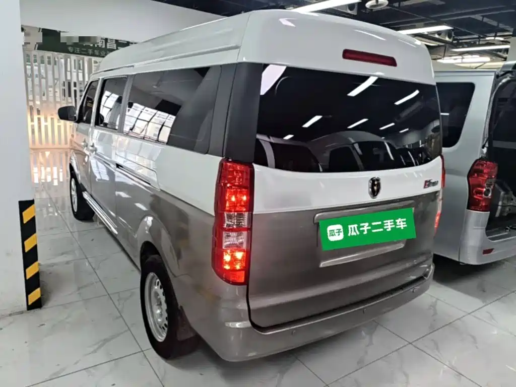 Jinbei New Hiace X30L 2025 2024 Fortune Edition Passenger Van 5/6/7-seater with Front AC