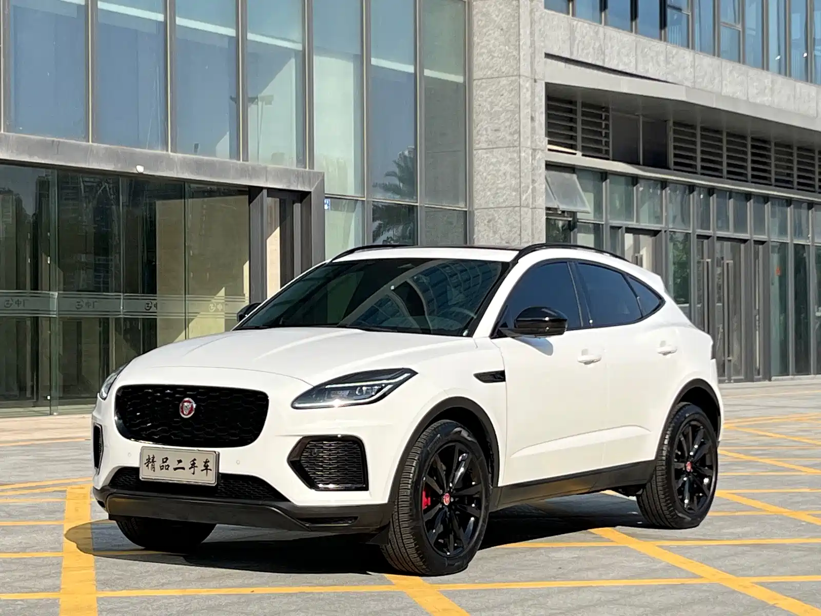 Фото 1 - Jaguar E-PACE