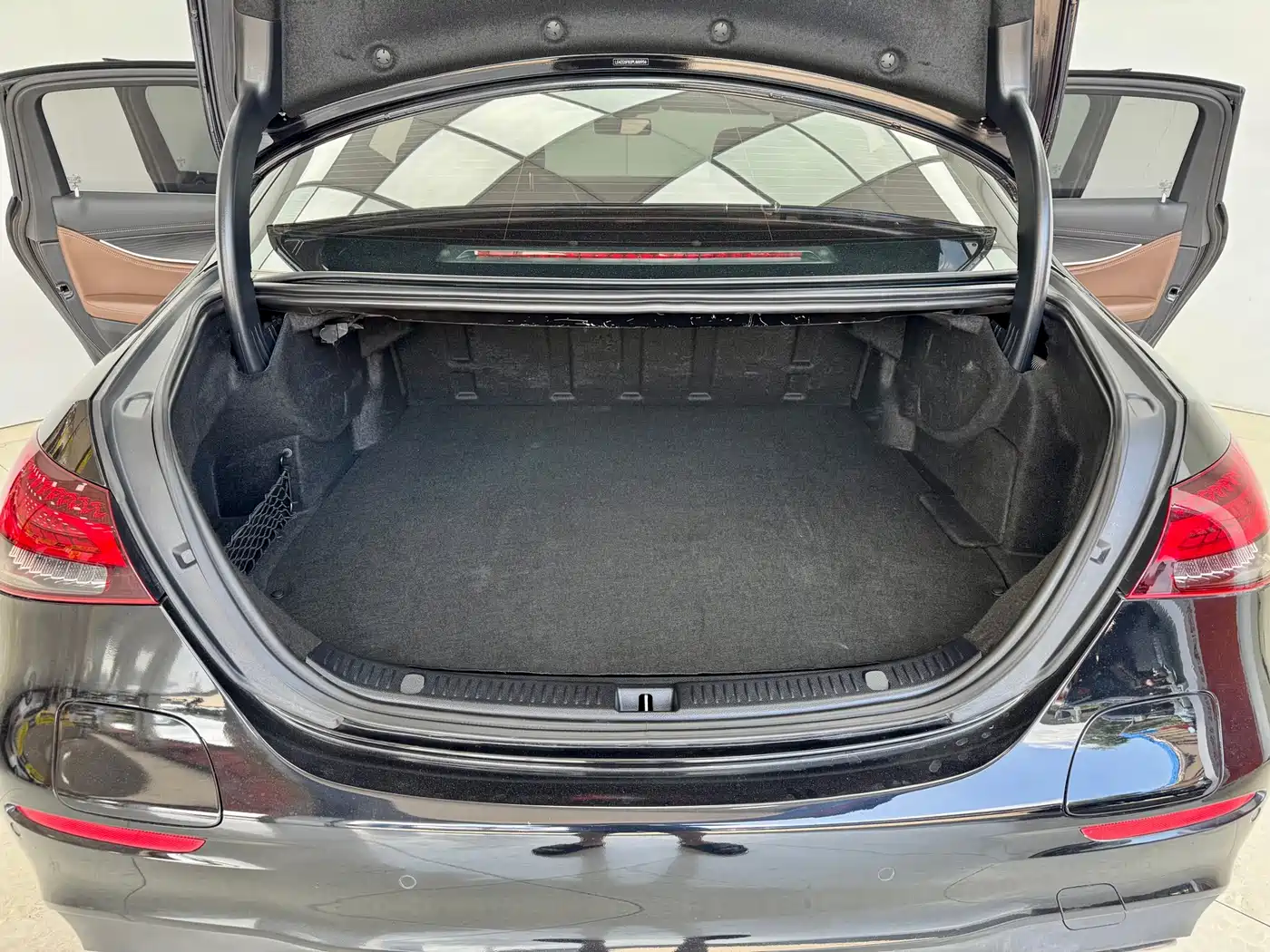 Mercedes-Benz E-Class New Energy 2022 E 350 e L Plug-in Hybrid Sports Sedan фото 23