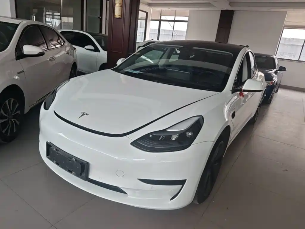 Фото 1 - Tesla Model 3