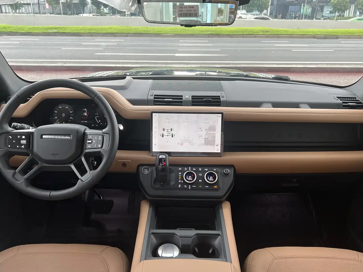 Land Rover Defender 2025 110 3.0T P400 -Dynamic HSE фото 5