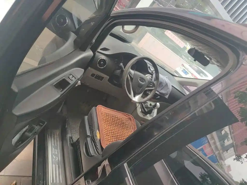 JAC Refine M3 2018 2018 IKEA Edition 1.6L Luxury Smart