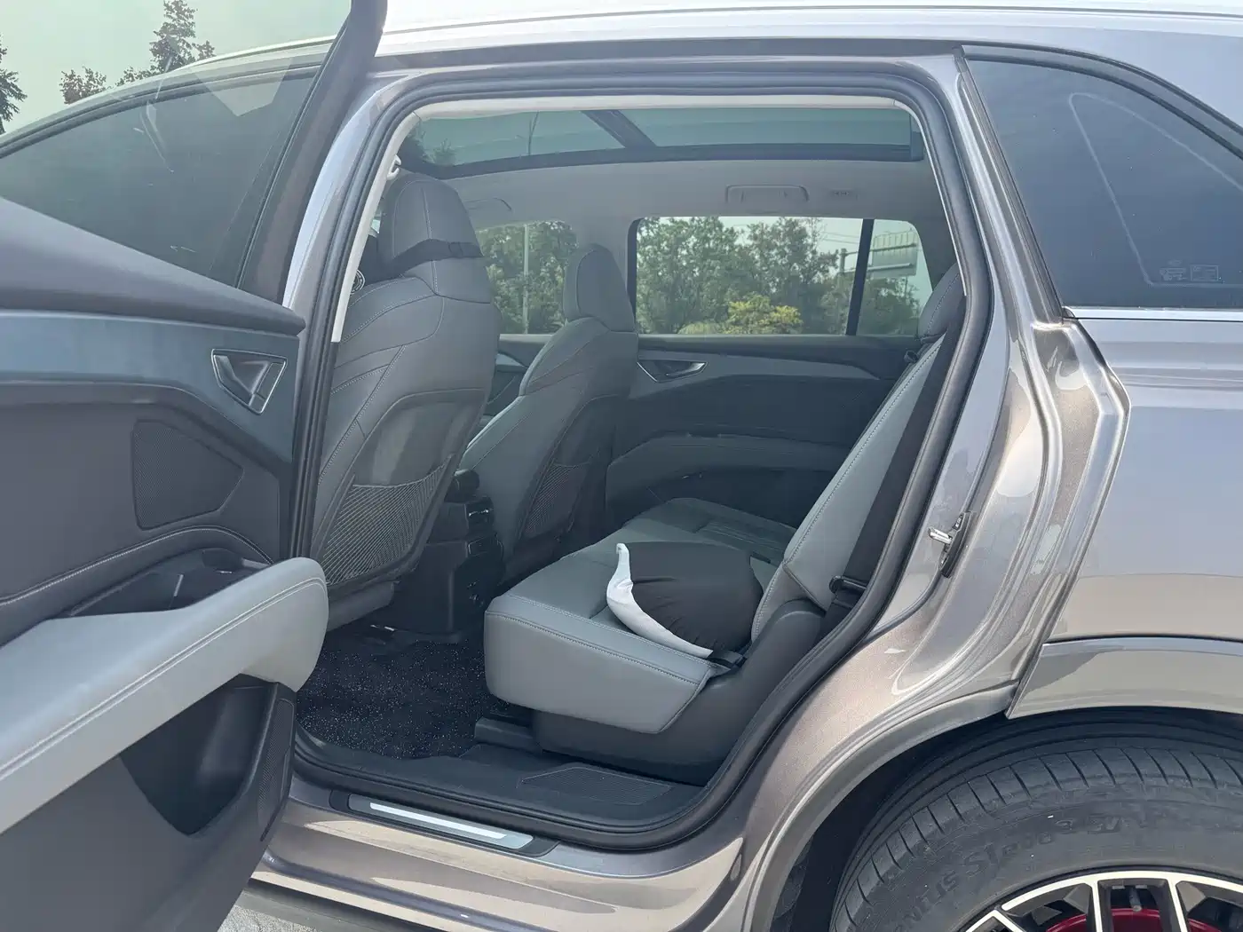 Audi Q5 e-tron 2024 2022 40 e-tron Starlight Edition Brocade Package
