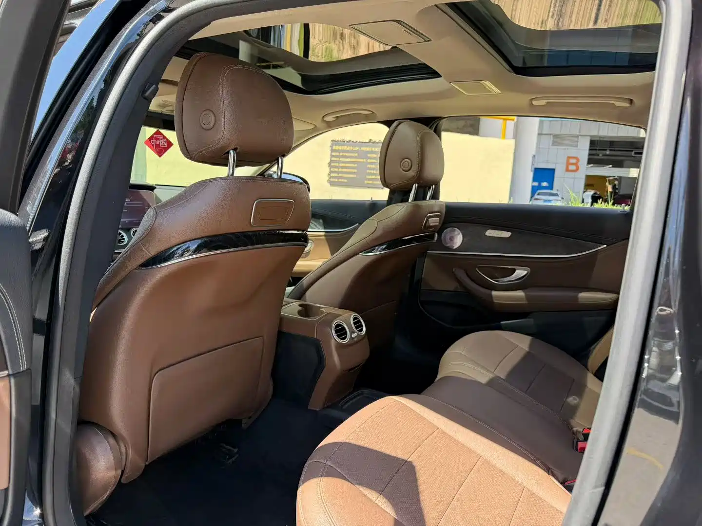 Фото 8 - Mercedes-Benz E-Class
