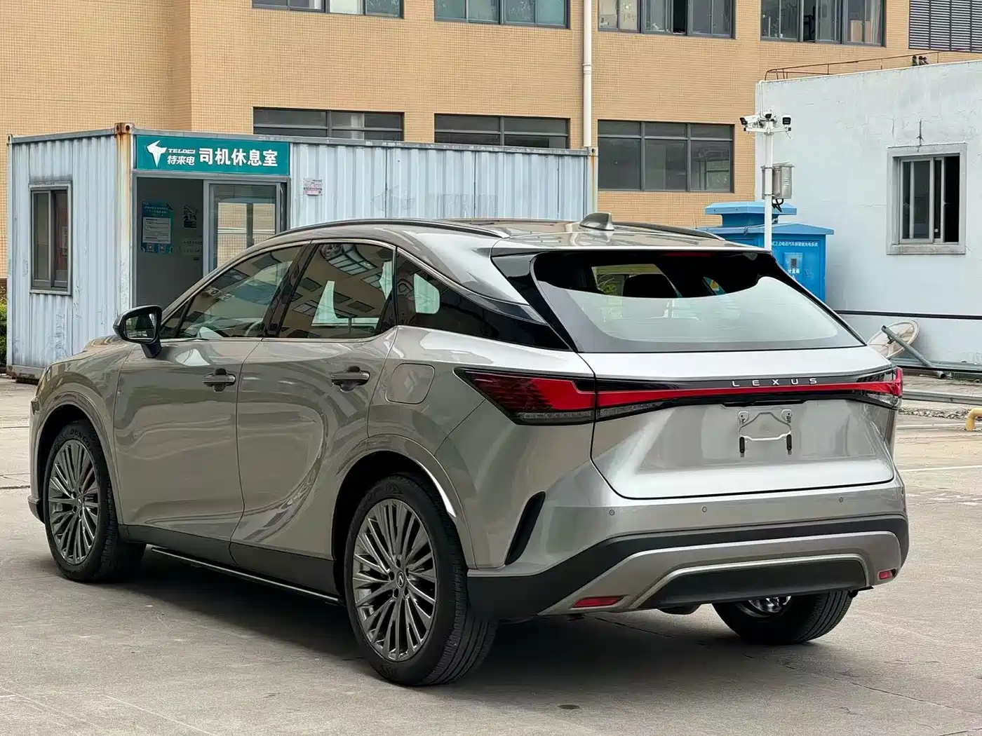 Lexus RX 2023 350h 4WD Pure Edition фото 9