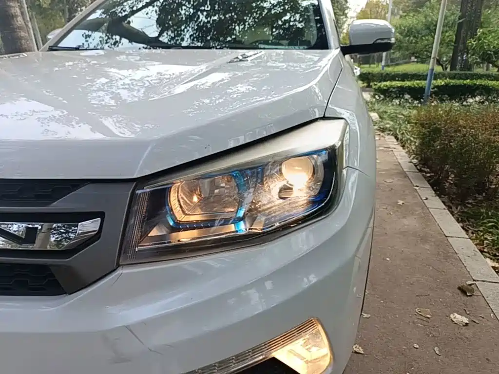 Фото 24 - Changan CS75