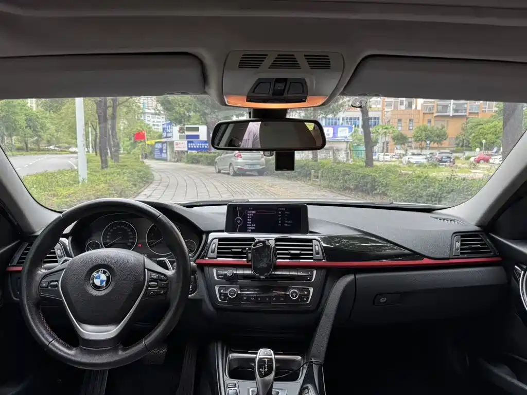 BMW 3 Series 2012 2013 320i Sport Line
