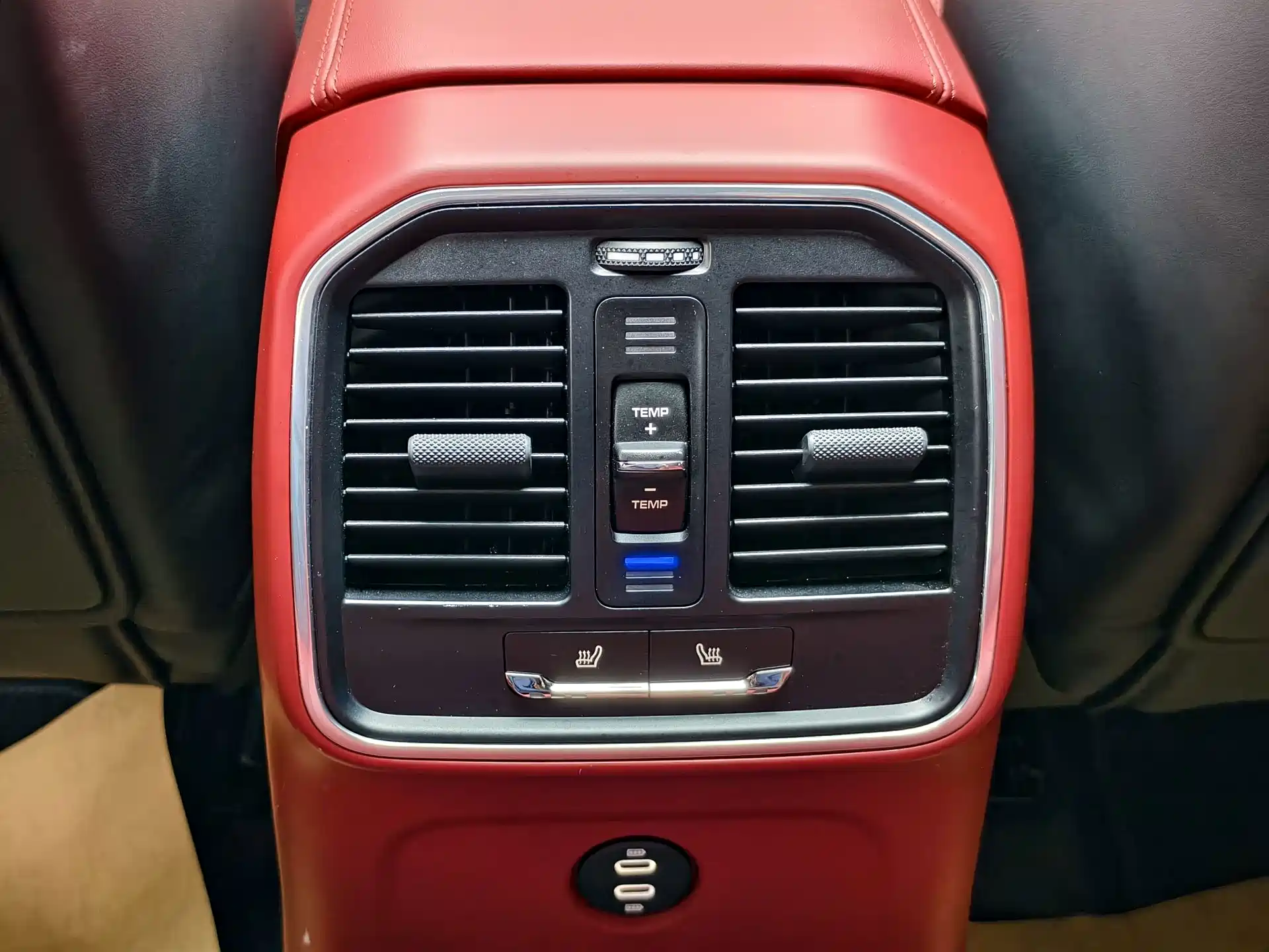 Photo 11 - Porsche Macan