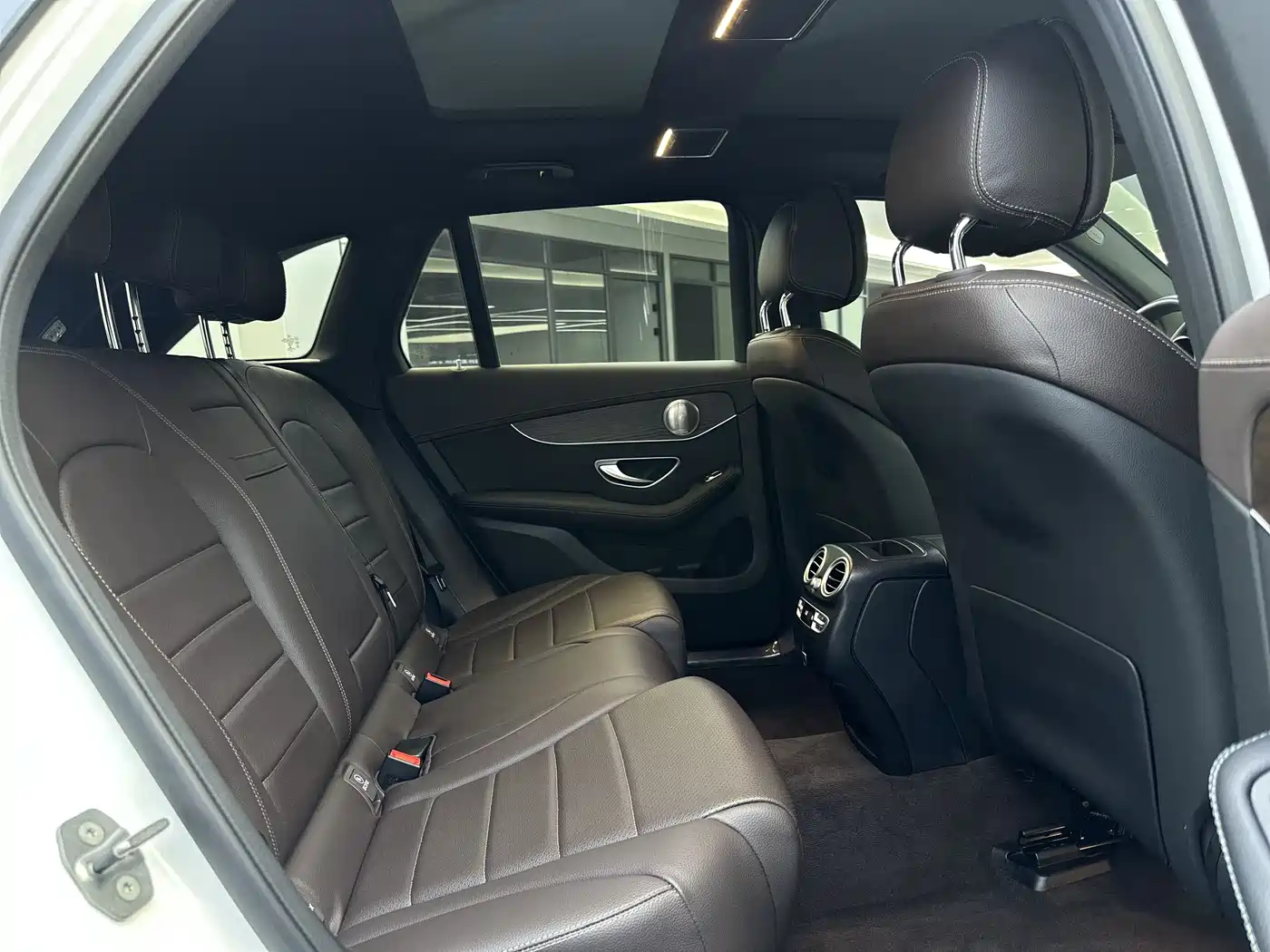 Mercedes-Benz GLC 2022 Facelift GLC 300 L 4MATIC Dynamic Collector's Edition фото 28