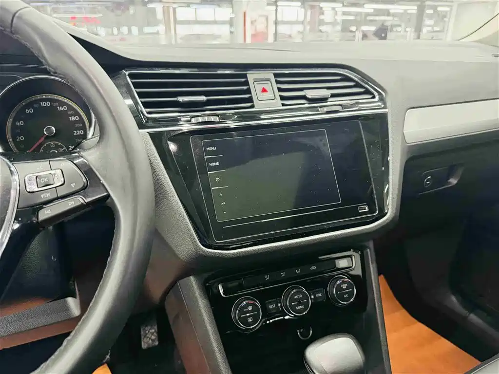 Volkswagen Tiguan L 2019 330TSI Automatic 2WD Panorama Comfort Edition China VI фото 14