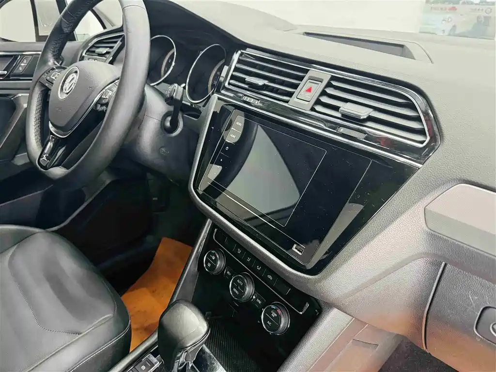 Volkswagen Tiguan L 2019 330TSI Automatic 2WD Panorama Comfort Edition China VI фото 27