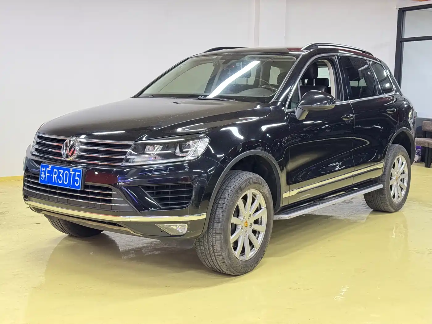 VOLKSWAGEN TOUAREG