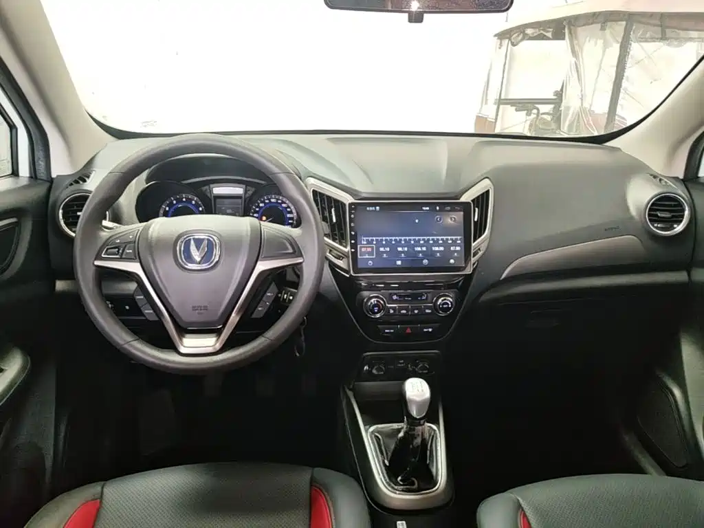 Фото 10 - Changan CS15