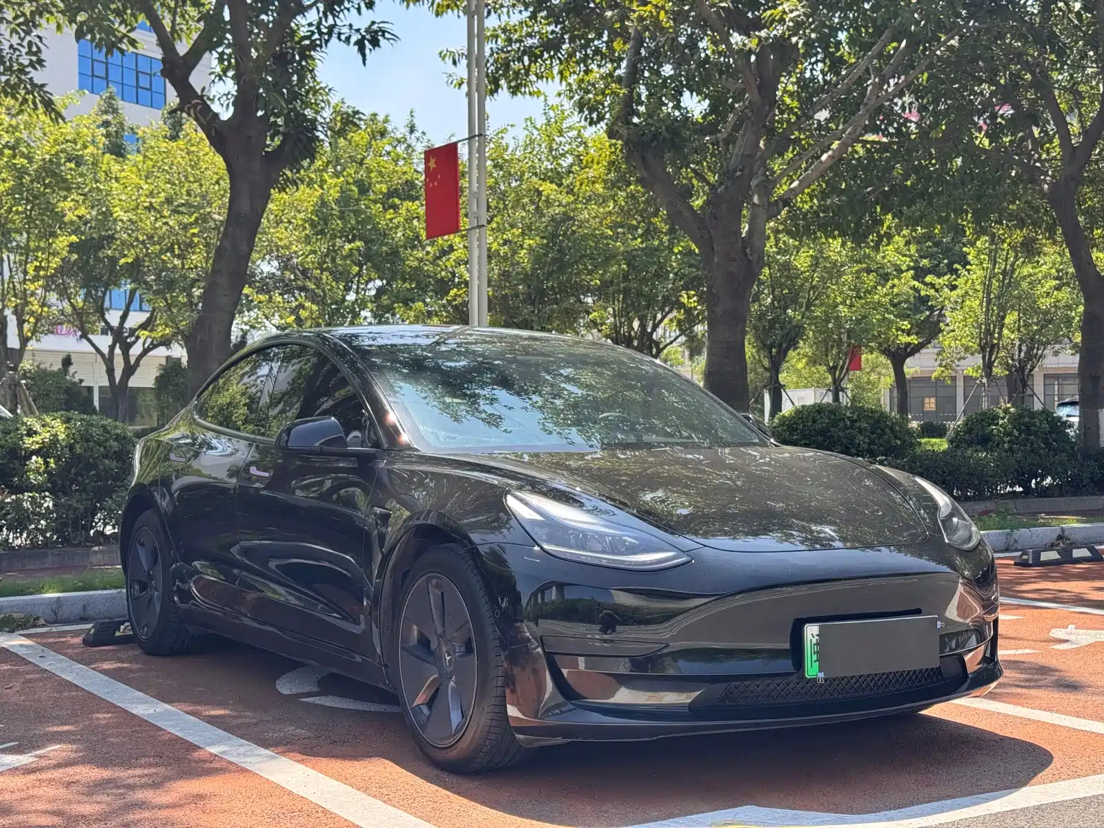Фото 3 - Tesla Model 3
