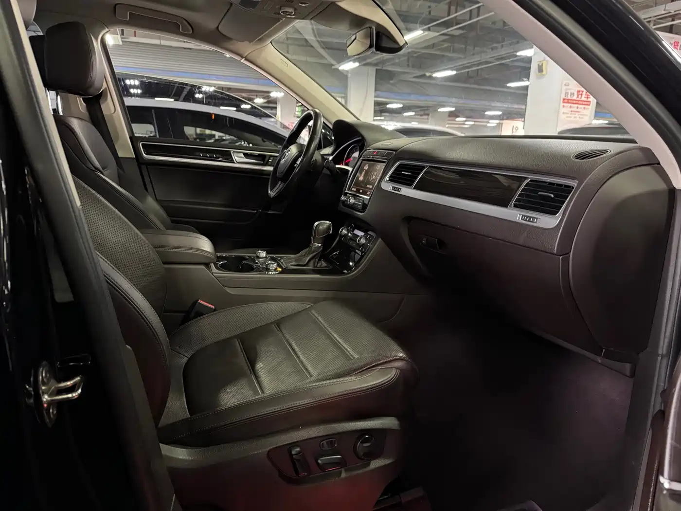 Volkswagen Touareg 2017 3.0TSI R-Line Summit Edition фото 13