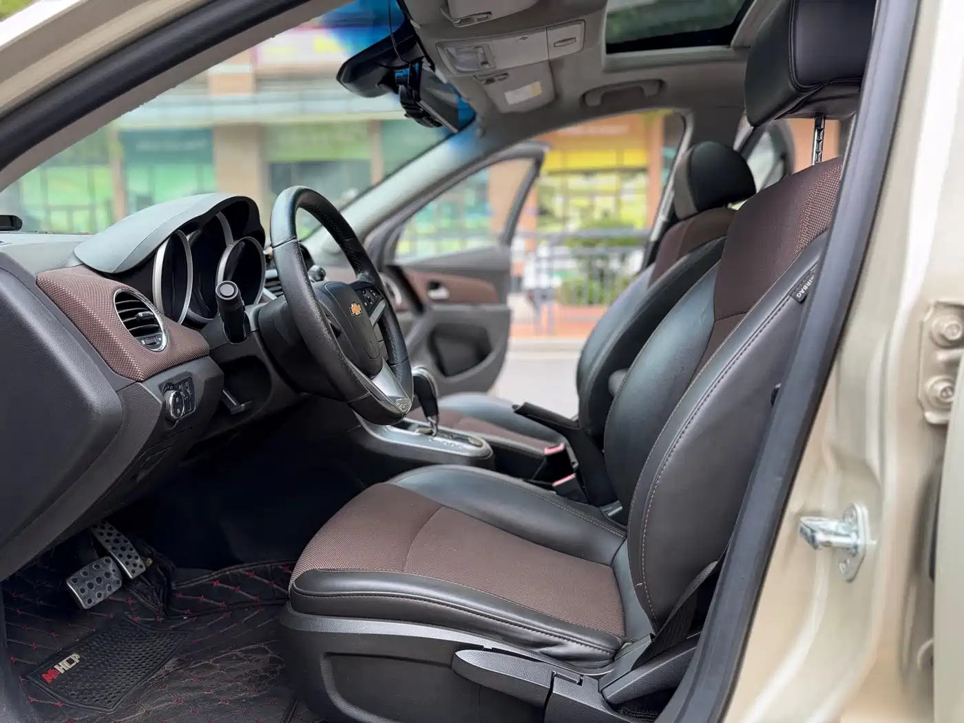 Chevrolet Cruze 2013 Hatchback 1.6L Automatic Luxury фото 4