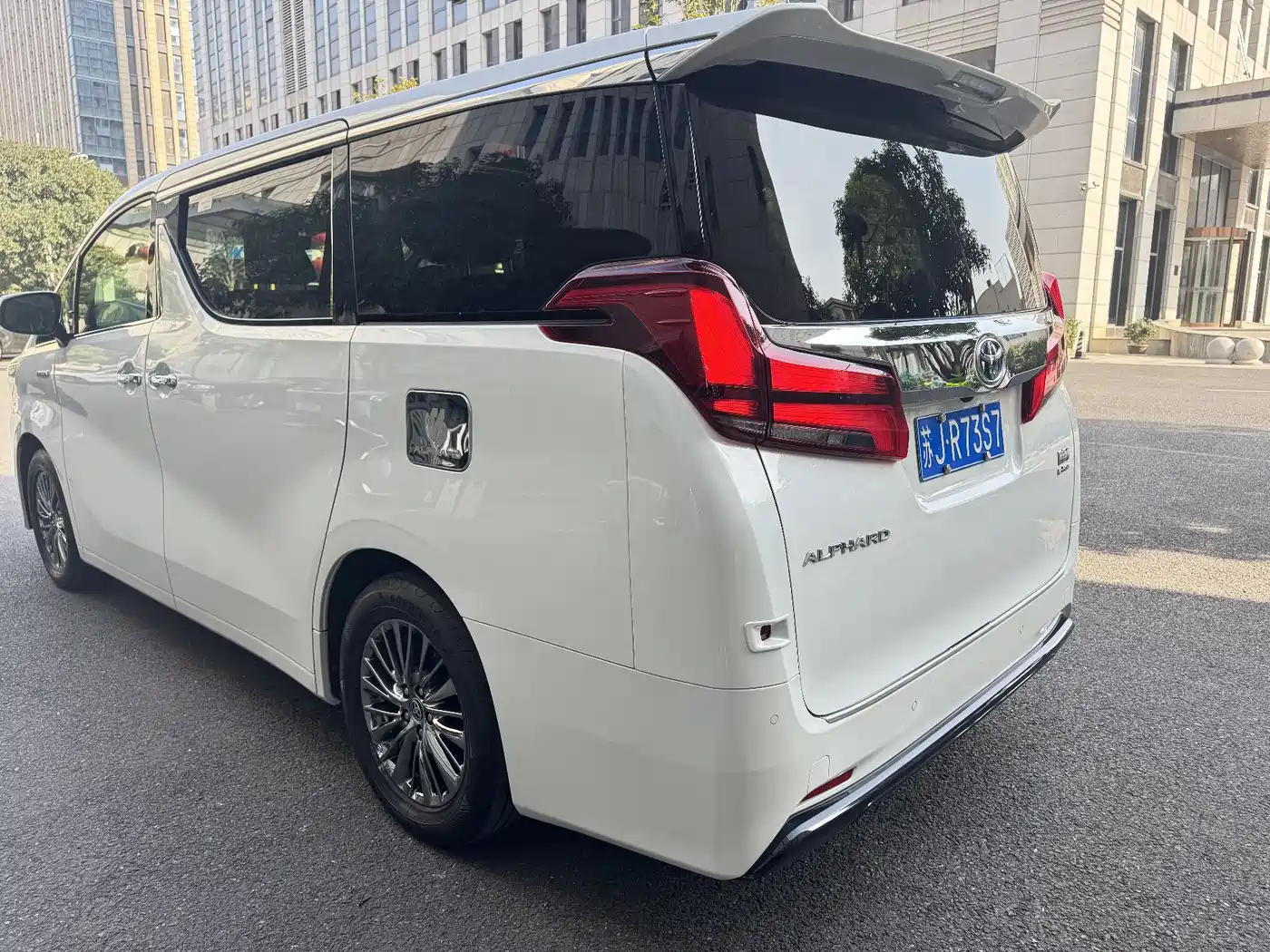 Toyota Alphard 2021 Hybrid 2.5L Luxury фото 5