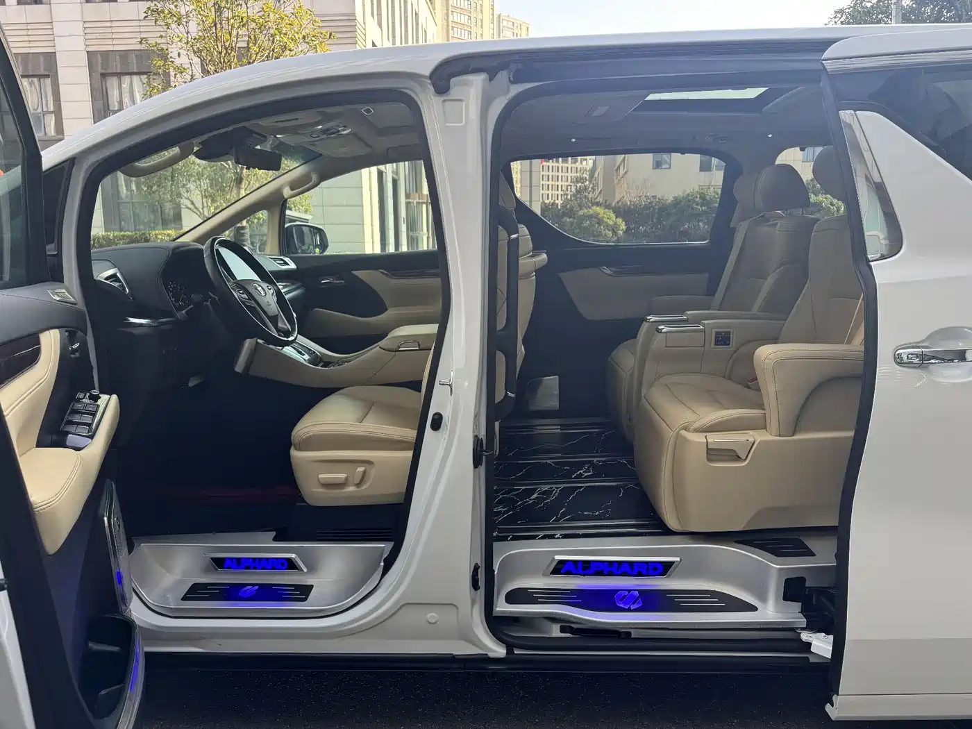 Toyota Alphard 2021 Hybrid 2.5L Luxury фото 9