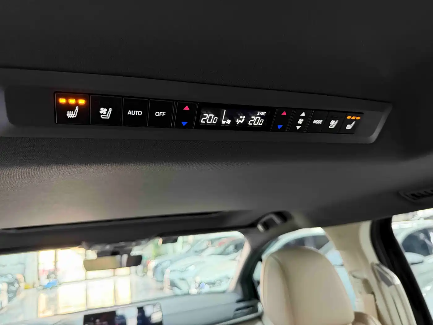 Toyota Sienna 2023 2.5L Hybrid Premium Edition фото 13